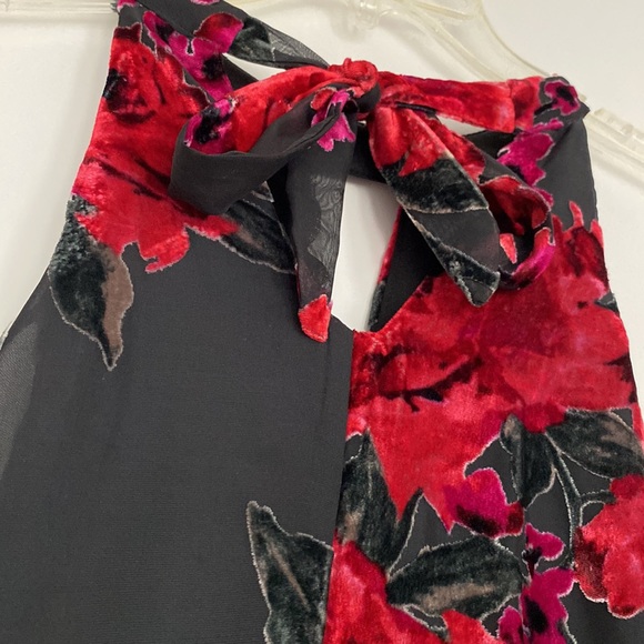 Black halter dress with red velvet appliqués - Picture 4 of 5